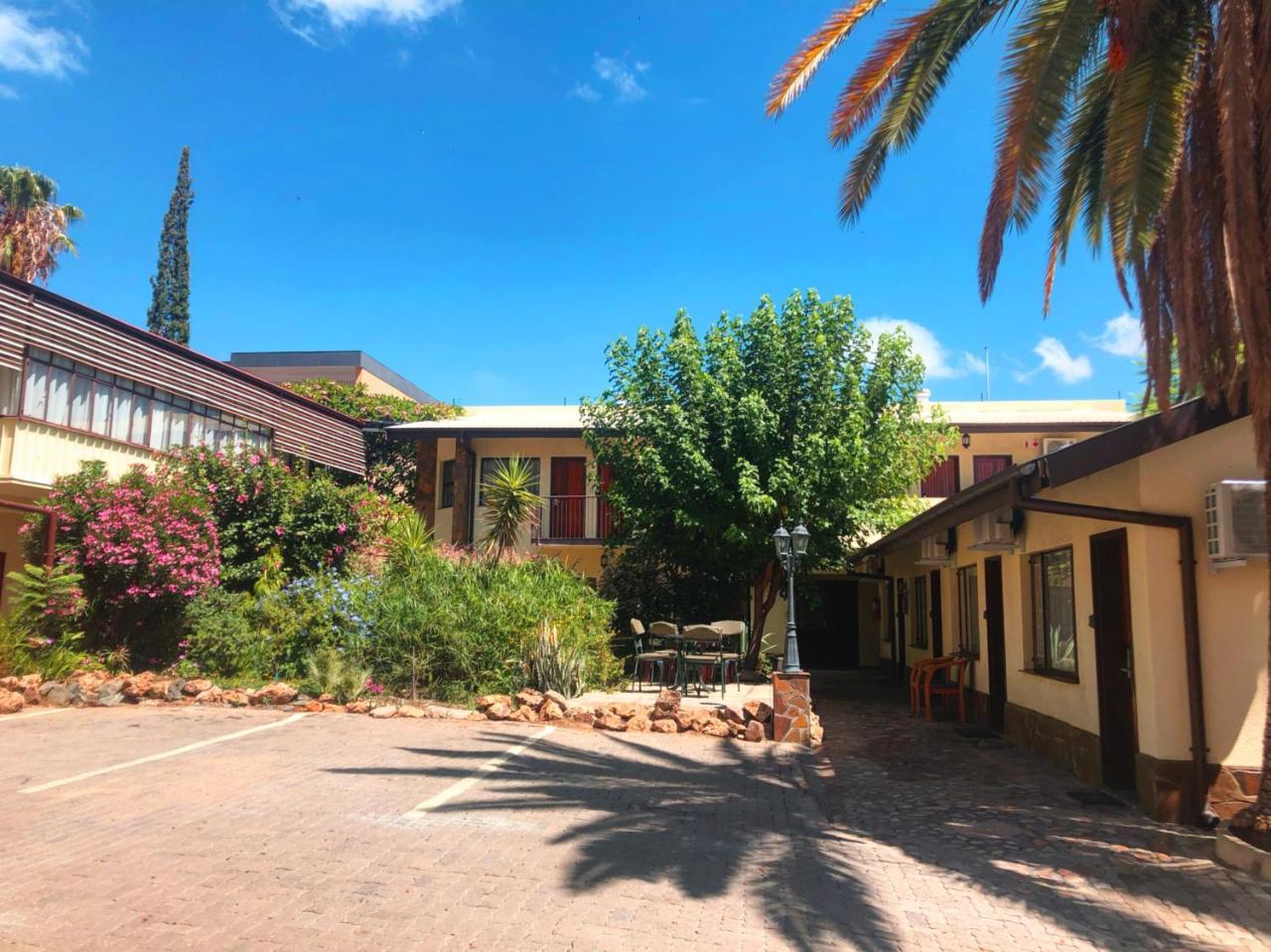 Hotel Pension Steiner Windhoek Exterior foto