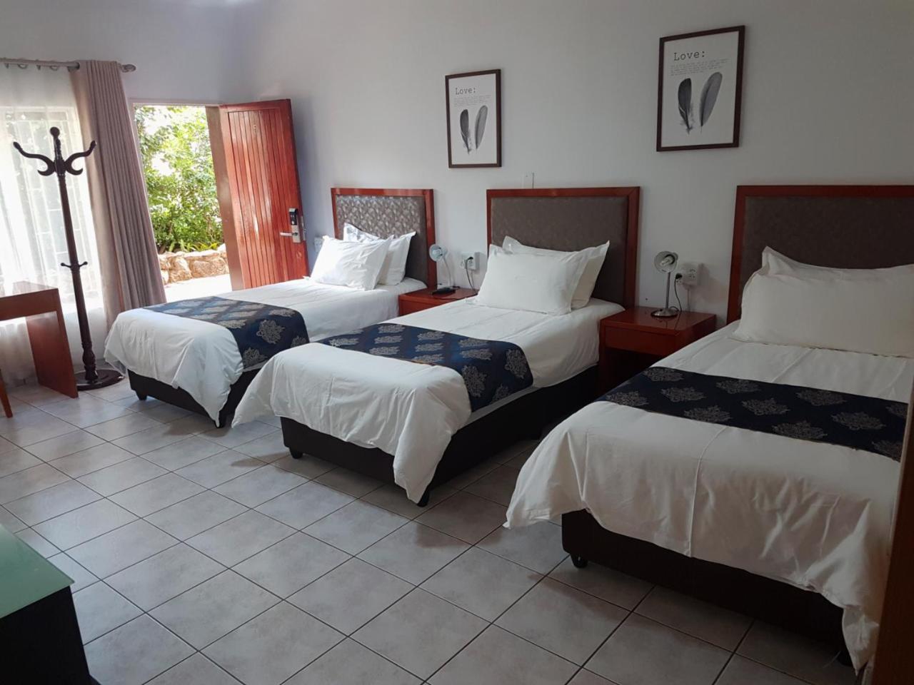 Hotel Pension Steiner Windhoek Exterior foto
