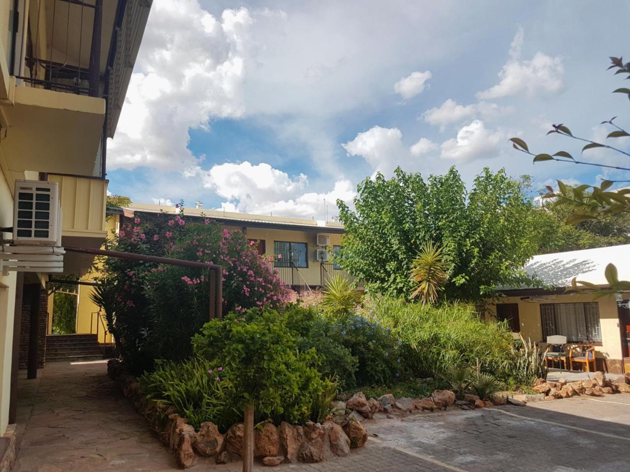 Hotel Pension Steiner Windhoek Exterior foto