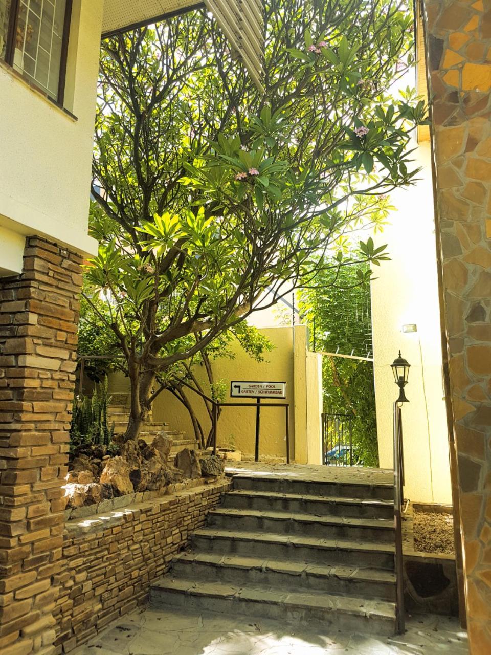 Hotel Pension Steiner Windhoek Exterior foto