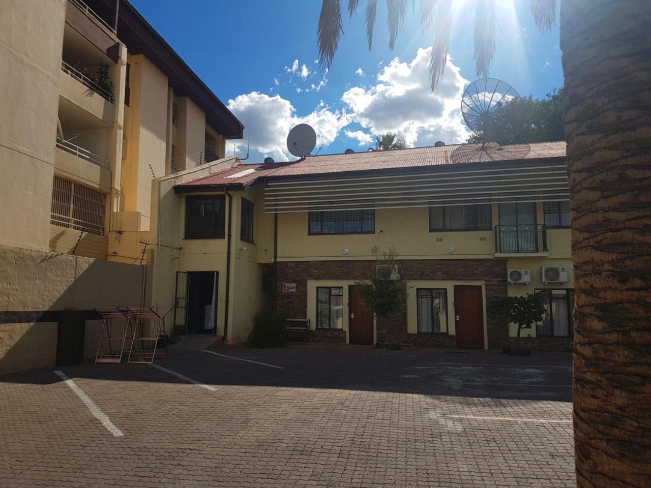 Hotel Pension Steiner Windhoek Exterior foto