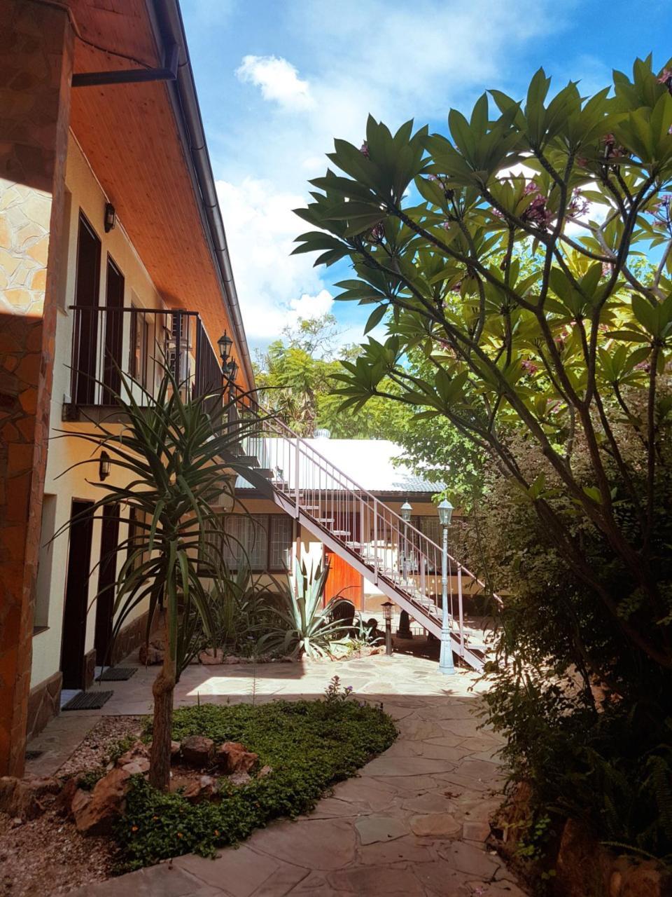Hotel Pension Steiner Windhoek Exterior foto
