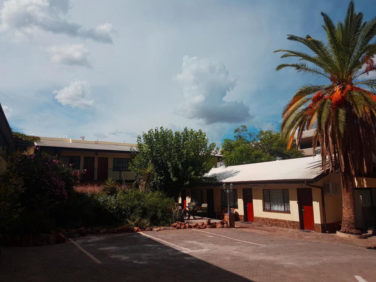 Hotel Pension Steiner Windhoek Exterior foto
